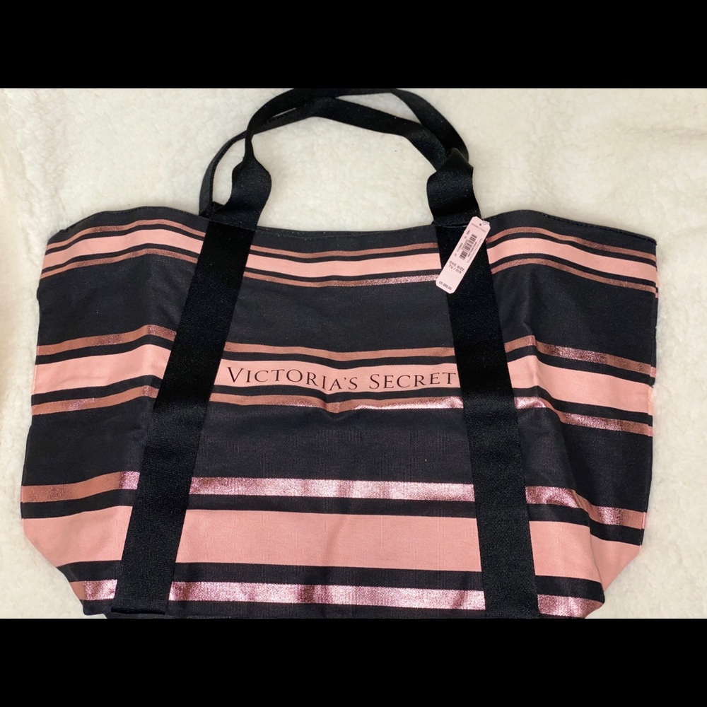 Victoria’s Secret tote😃